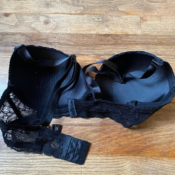 Beautiful Lace Flowered Tan Underneath 38C Strapless Option - Picture 2 of 8